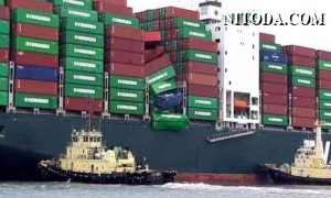 Tàu của hãng vận tải Evergreen bị sự cố sập và rơi mất nhiều container trên biển