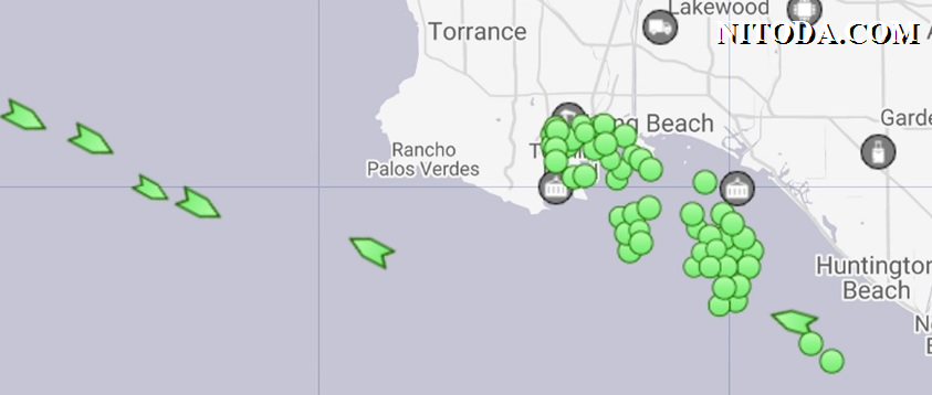 Tàu container neo đậu tại các Cảng Nam California