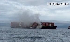 Tàu ZIM Kingston bốc cháy ngoài khơi Victoria, BC, Canada sau khi rơi mất nhiều container